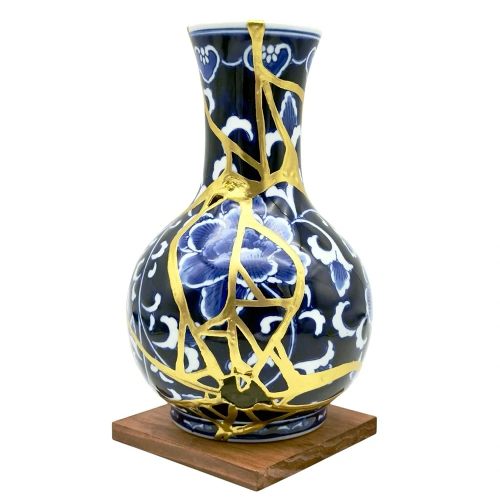 Kintsugi Vase Chinese Porcelain Gold Crack Art Personal Growth Anniversary Gift